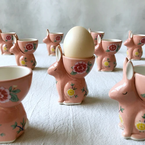

Lovely Rabbit Shape Ceramic Egg Holder Decorative Ornaments Kitchen Home Breakfast Egg Tray Tableware Egg Cup Egg Tool ZD236