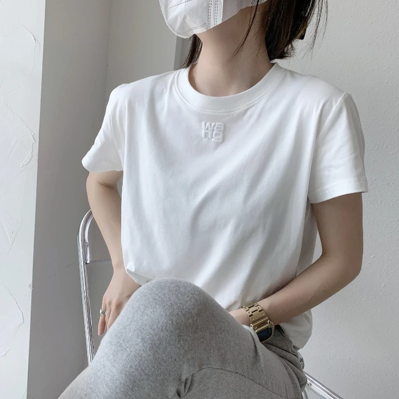 เสื้อยืดผู้หญิงทรงเข้ารูป สีพื้น เรียบง่าย สไตล์ลำลอง น่ารัก แขนสั้น คอลเลคชั่นฤดูใบไม้ผลิ/ฤดูร้อน 2024