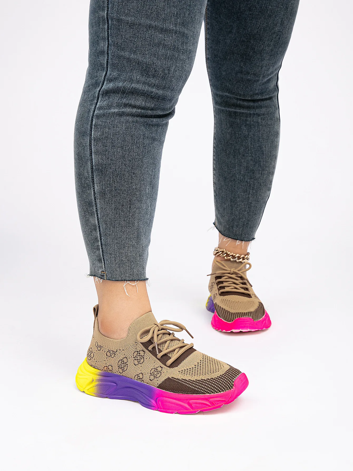 Nueva moda casual primavera y otoño parte superior baja parte inferior del arco iris color a juego cabeza redonda zapatillas de punto voladoras planas