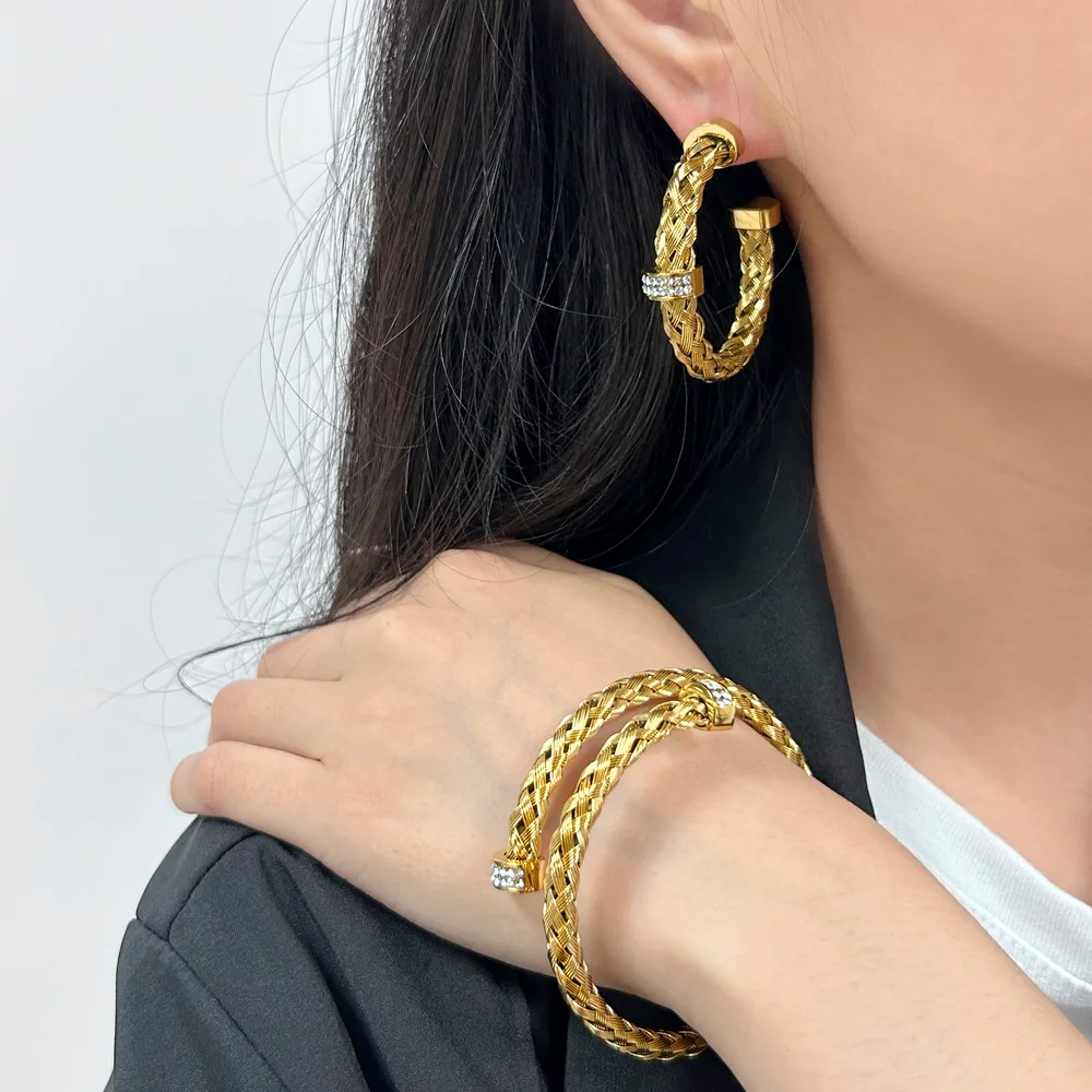 

Аксессуары для самостоятельного изготовления: популярный модный универсальный браслет из нержавеющей стали с плетеным узором, европейский и американский стиль, трендовый браслет с покрытием из 18-каратного золота.