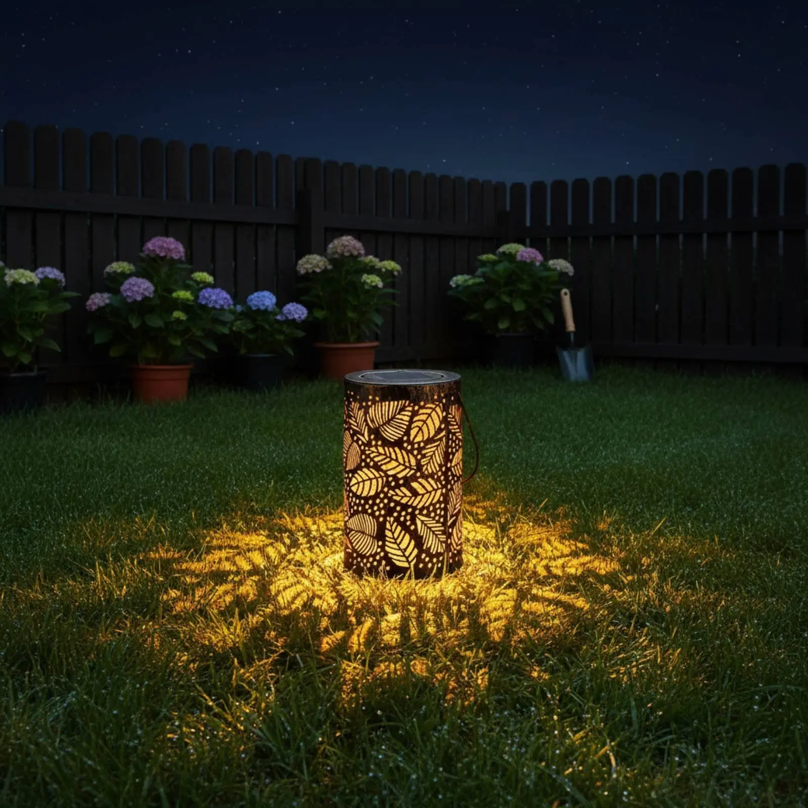 

Hollow-Pierced Foliage Lantern Waterproof Solar Projection Lamp Foliage Pattern Outline Lamp Outdoor Lighting for Patio