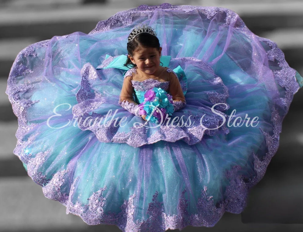 Simple Birthday Party First Communion Dresses ผ้าซาตินสีขาวแขนกุดดอกไม้สาวชุดสําหรับงานแต่งงานกับโบว์ Elegant Ball Gowns