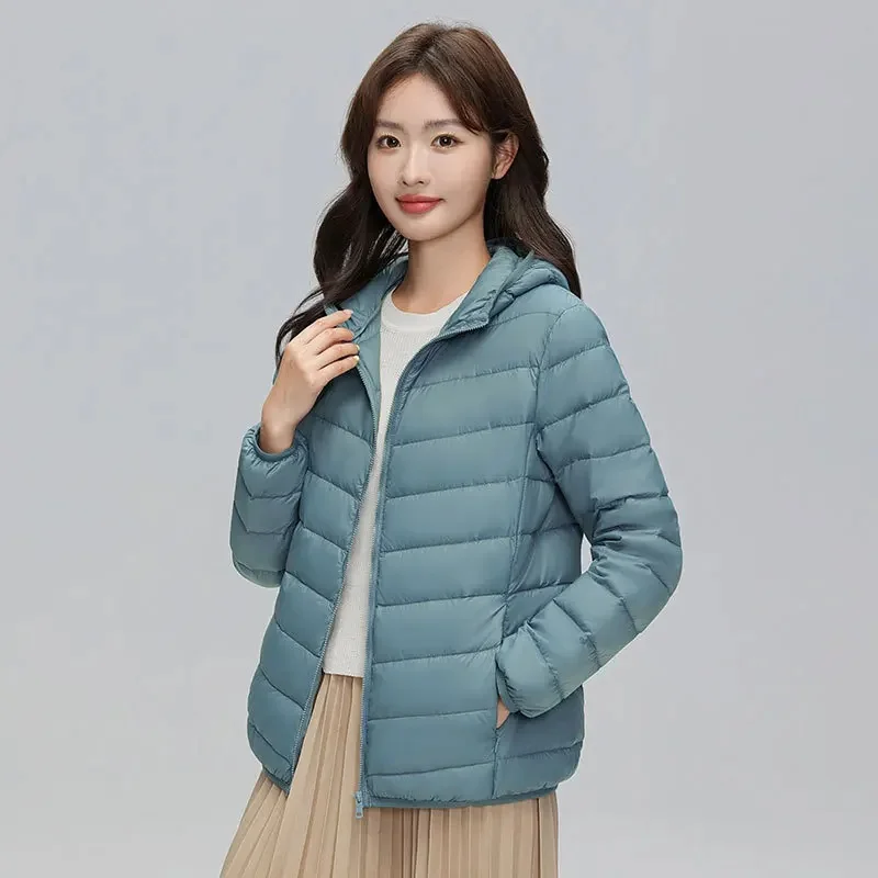 سترة خفيفة الوزن عالية التقنية 2025 معطف شتوي نسائي بقلنسوة بقصة ضيقة النسخة الكورية مقاس كبير #1