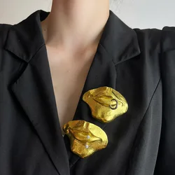 Vintage Hyperbole Mask Lips Nose Metal Broochs for Women Men Unique Abstract Suit Pins Accessories Party Jewelry Gifts