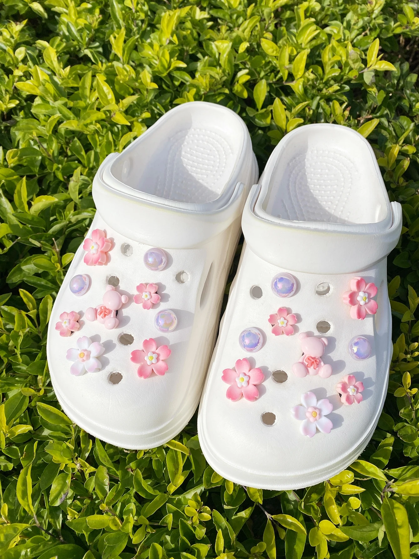 

18 pieces of bow bear, cherry blossom shoe buckles, DIY decorations, multi-functional shoe clip accessories suitable for women's