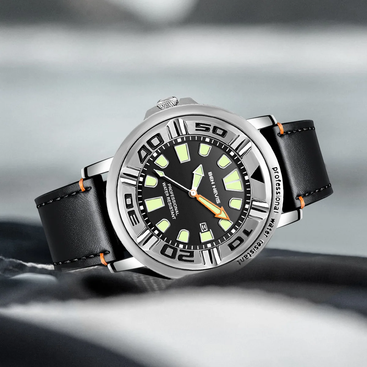 

Men Luminous Quartz Watch Leather Strap Wristwatch install Quartz Movement Luxury Crown at 9.0 Diving Men Wristwatch