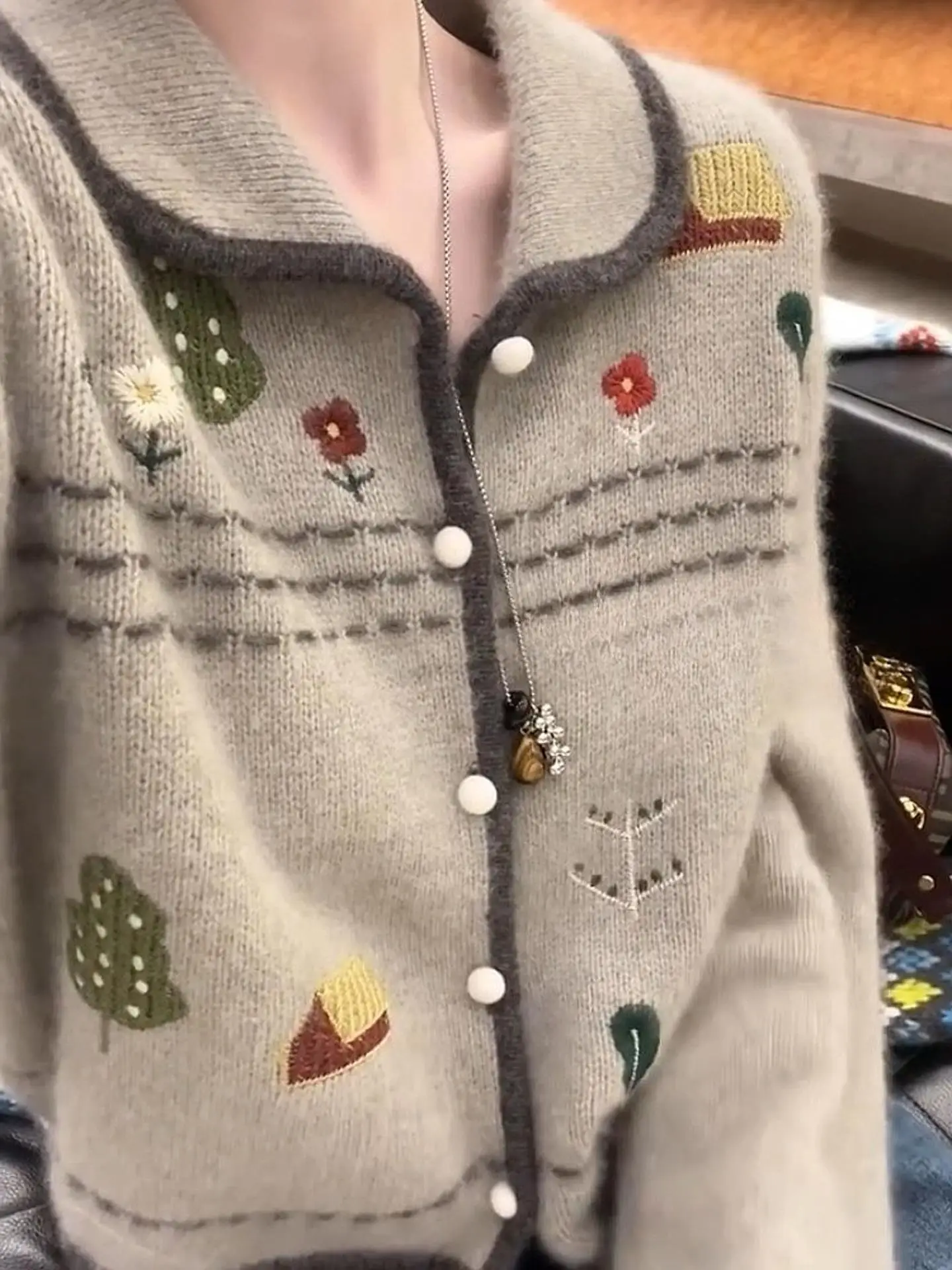 

Корейский трикотаж с вышивкой, свитер цвета чая с молоком, верхняя одежда для женщин, светлая матури, осенняя мода, ранний сезон