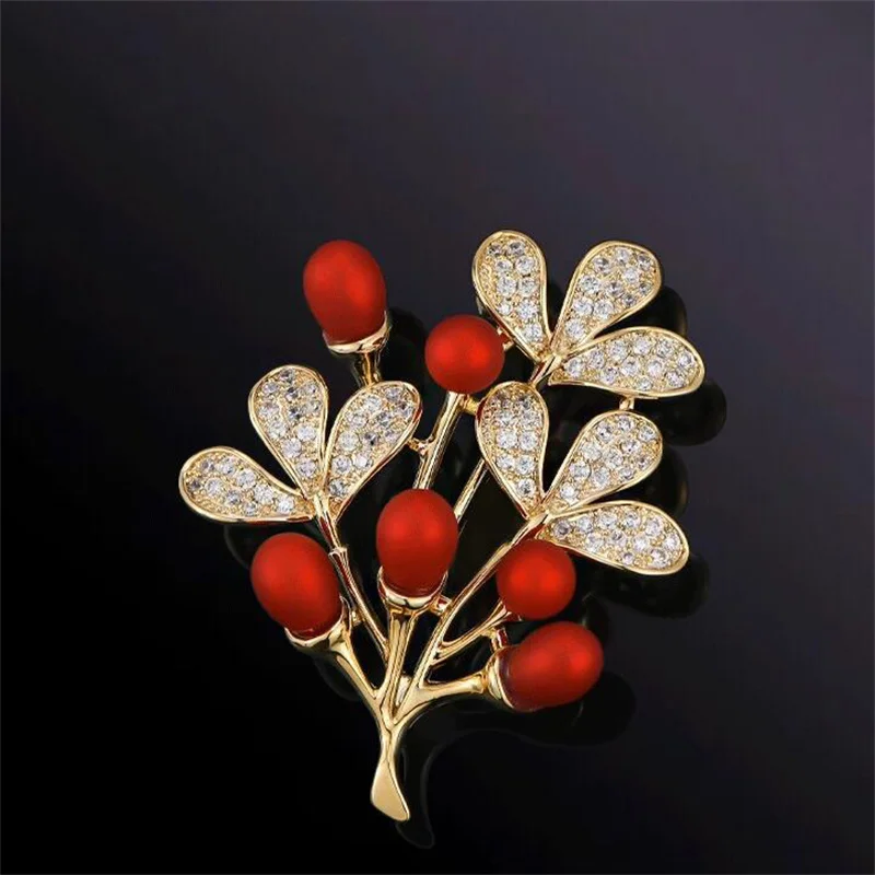 Fashion Christmas Red Flower Leaf Brooch Pins for Women Elegant Rhinestone Crystal Pearl Coat Dress Hat Suits Jewelry Decoration