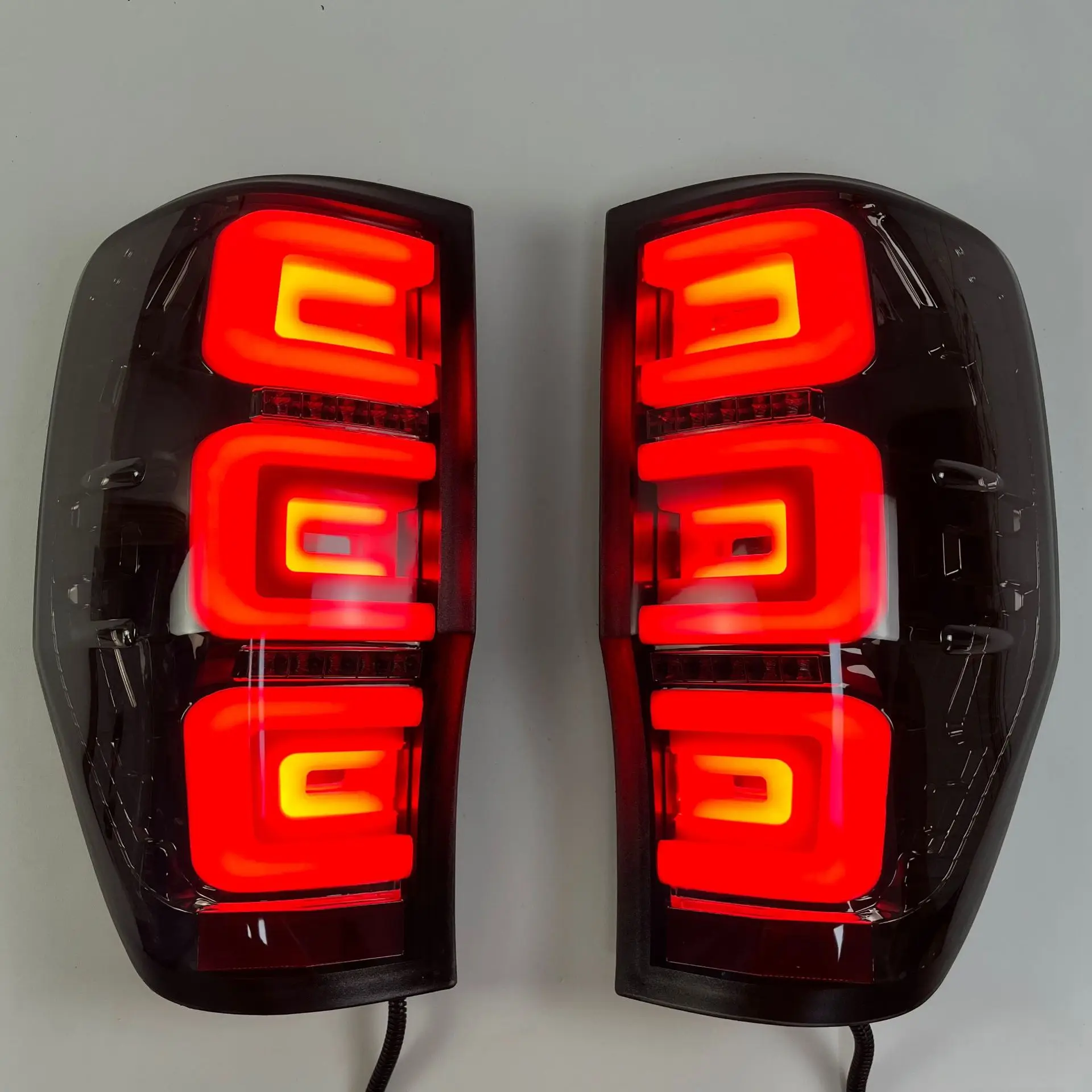 Pair Left Right LED Car Rear Tail Light For Ford Ranger 2016 2017 2018 2019 Car Turn Signal Warning Brake Light Auto Accessories