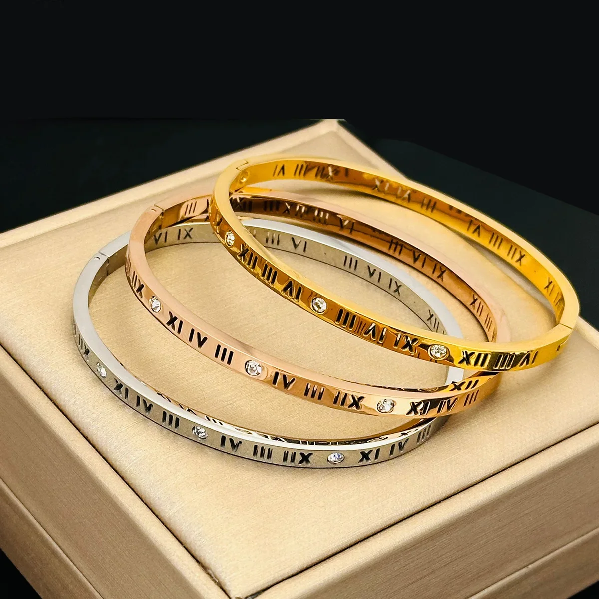 

Korea New Fashion Individuality Roman Numeral Bracelets Stainless Steel Colourfast Bracelets for Women Simple Jewelry Paty Gift