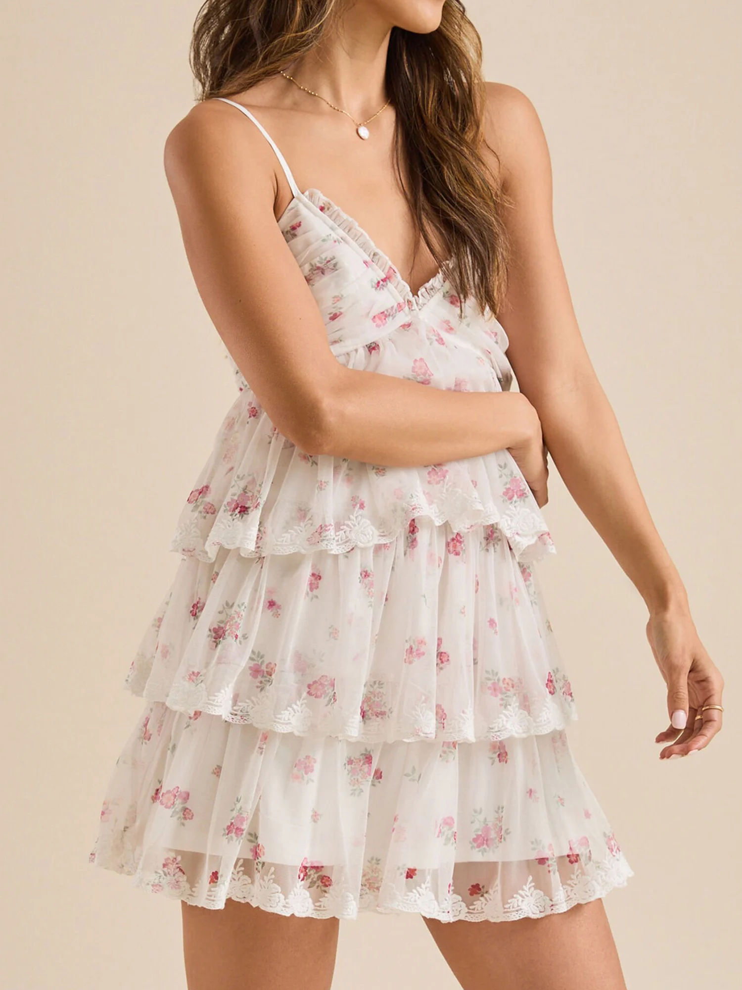 Mini robe élégante sans manches à imprimé floral, ourlet à volants, col en V, avec superposition en maille et bretelles spaghetti réglables pour la plage d'été