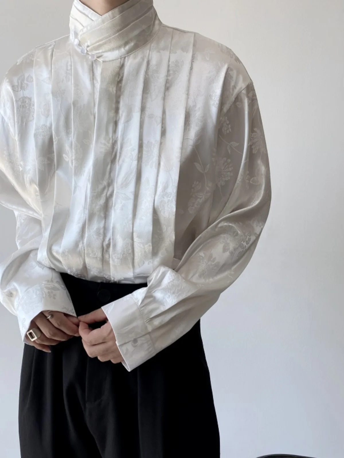 

Autumnal Revamped Chinese Satin Embroidered Retro Long Sve Men's irt Pearl Button Stand Collar Top ex irt