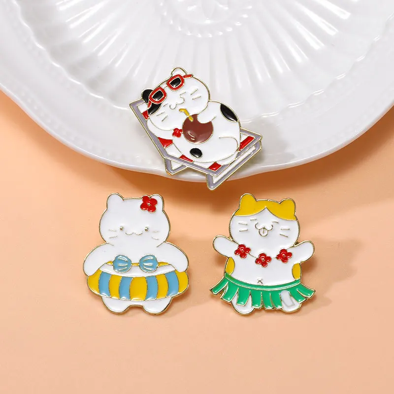 Cute Cartoon White Cat Enamel Brooch Creative Animal Summer Beach Series Sun Bathe Lapel Pin Badge Backpack Clothing Accessories