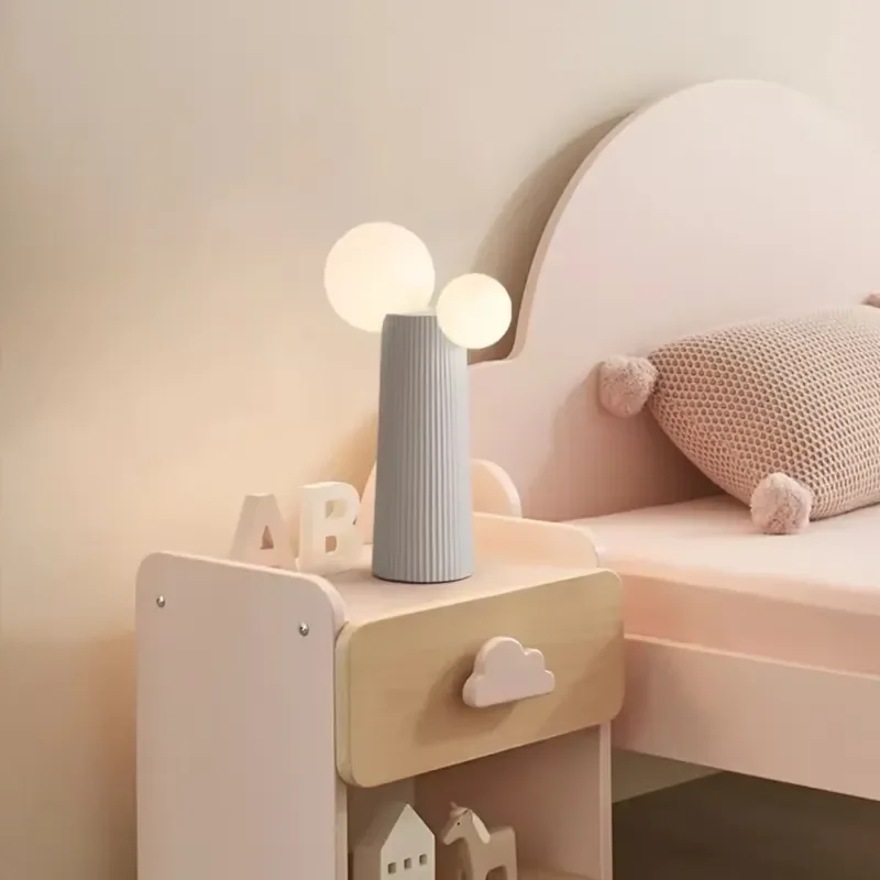 French Cream Style Bedside Lamp Creative Art High End Light Luxury Cactus Decorative Desk Lamp for Master Bedroom