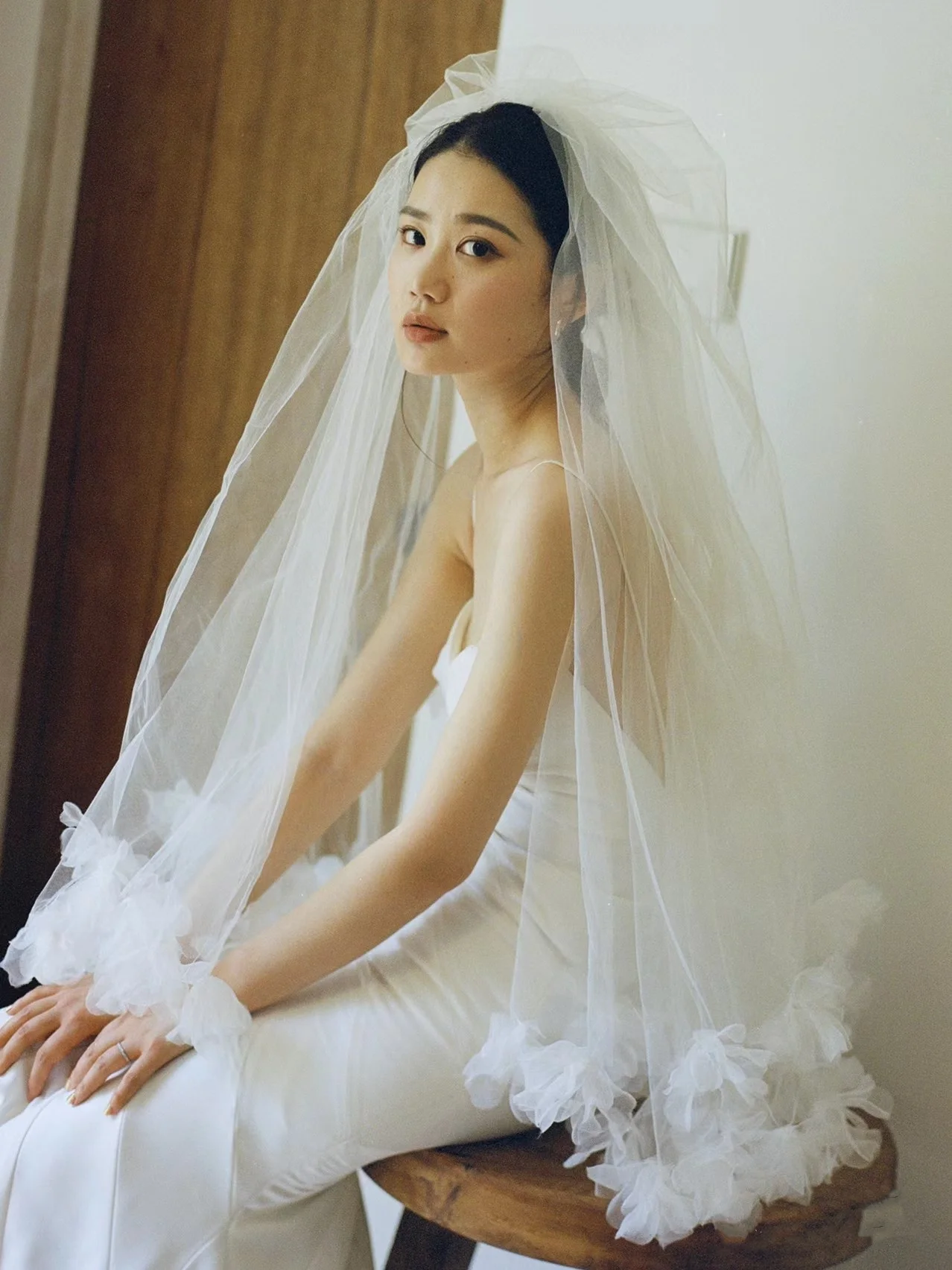 coiffe-de-mariage-faite-a-la-main-en-tulle-rigide-double-couche-design-simple-accessoire-de-mariee-de-style-conte-de-fees-decoration-florale-pour-seances-photo