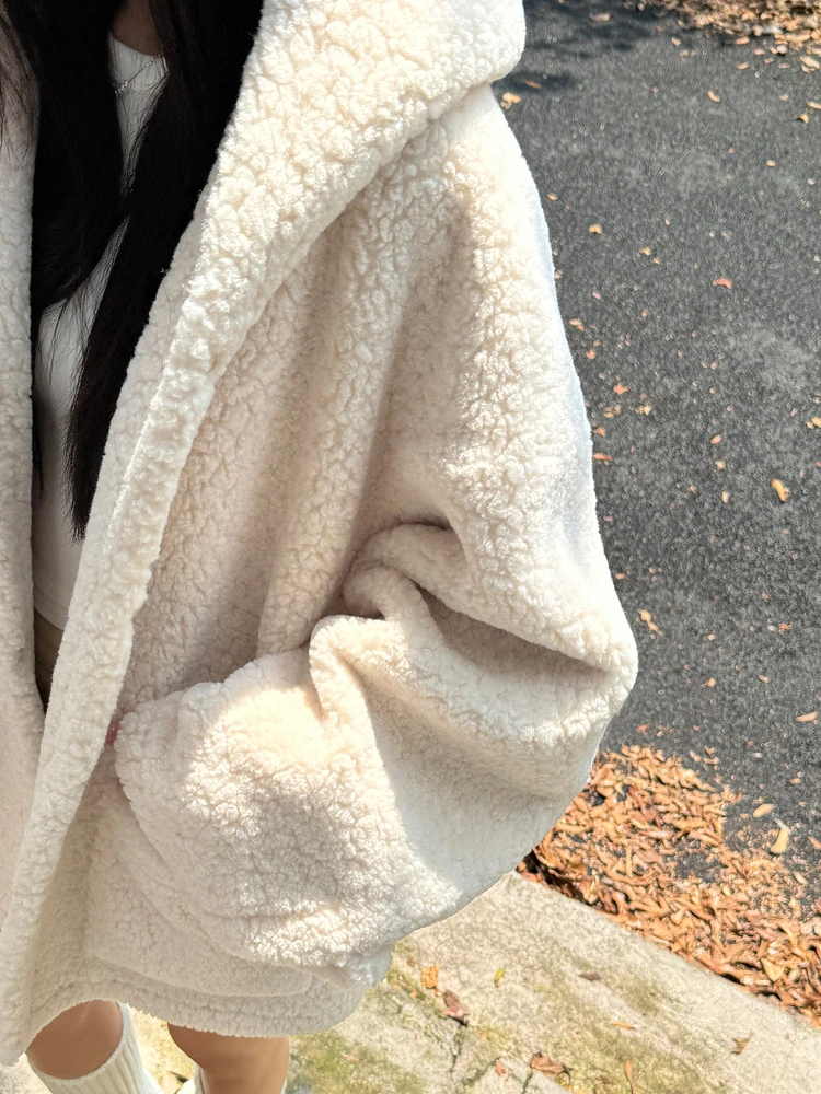 

Thiened белое пальто с мехом ягненка и шапкой для женщин, зимняя верхняя одежда, экологически чистая синтетическая кожа, длинное пальто Sve Street Sle