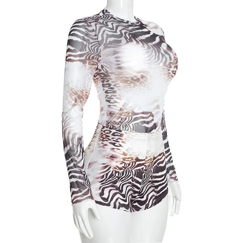 Damen Zweiteiliges Outfit: Mesh-Oberteil mit Langen Ärmeln + Hochgeschnittene Shorts mit Gemischtem Leoparden- und Zebramuster, Transparentes Nachtclub-Outfit – Detail 5