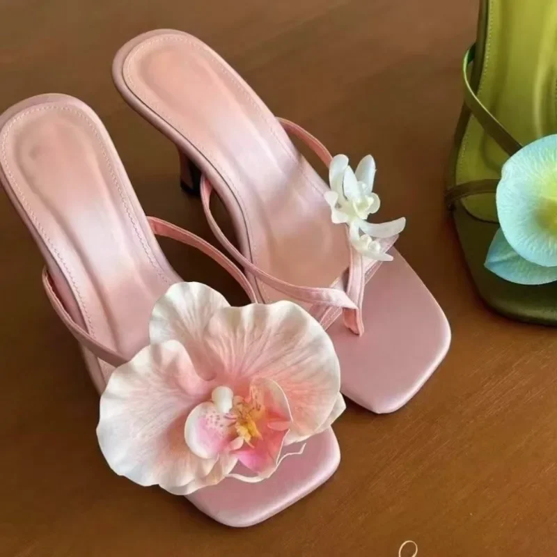 أحذية عالية الجودة للسيدات 2025 تصميم جديد أنيق على شكل زهور شباشب نسائية ملابس خارجية عصرية غير رسمية شرائح عالية الكعب للسيدات #4
