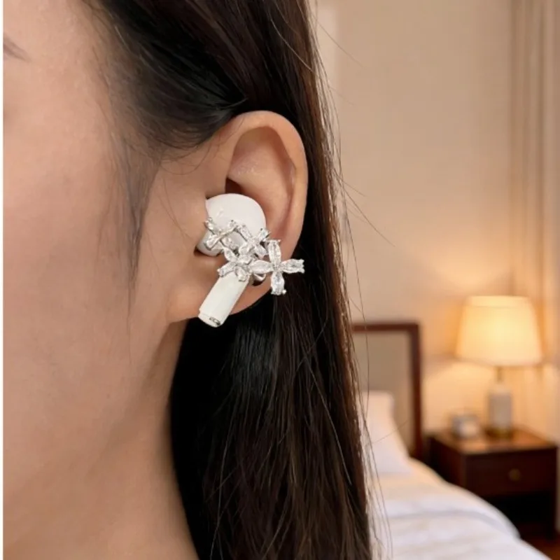 

Snowflake Zircon Earphone Buckle Custom Sweet Headsets Decoration Suitable for Airpods Earphones Accessories Headphone Clip Gift