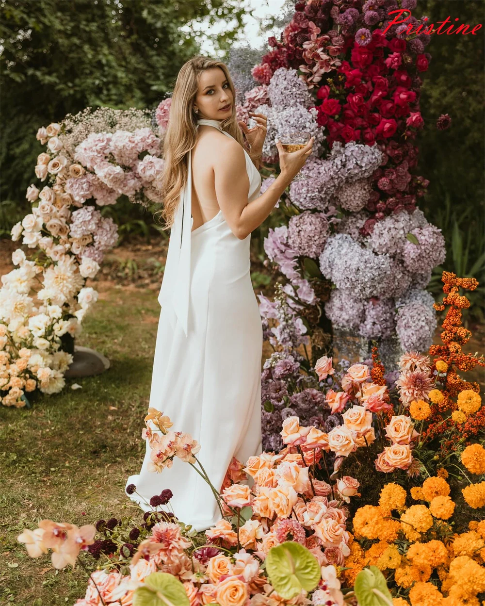 Maßgeschneidertes Elfenbein-Jersey-Hochzeitskleid mit Neckholder, hochwertiger Sweep-Zug mit 2025, Brautparty, modisches, gerüschtes, rückenfreies Brautkleid