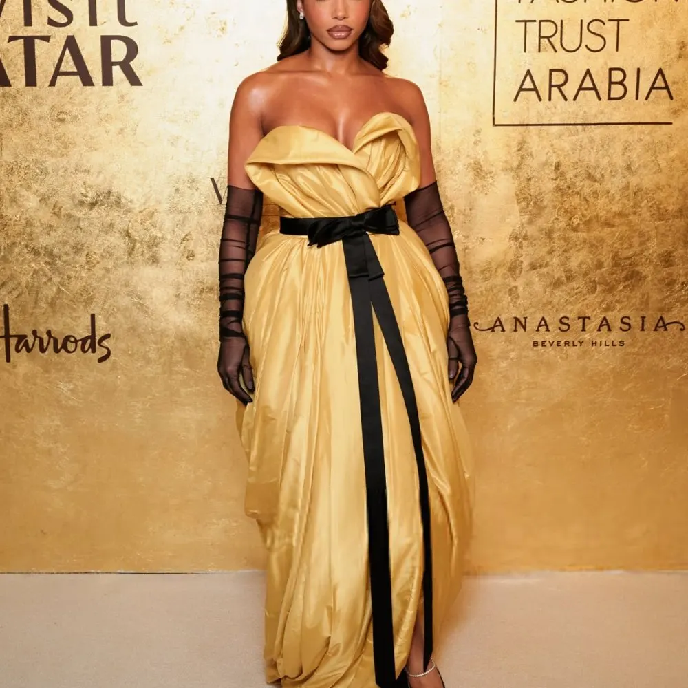 Vestido dorado metálico moderno y elegante – Vestido de fiesta sin tirantes, abertura alta, ropa de noche de lujo – Vestidos hinchados con corpiño imprescindible de 2025