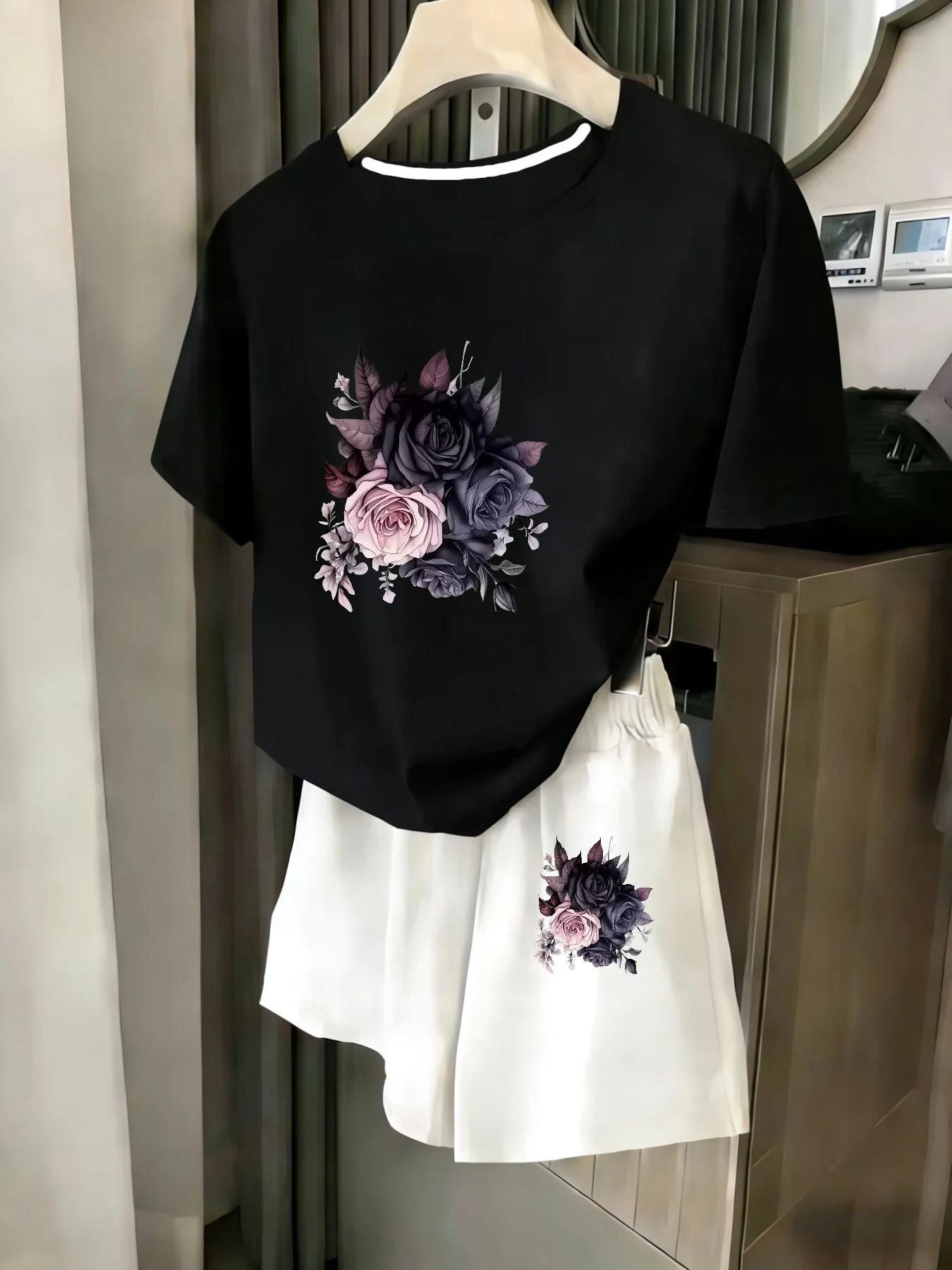 

Ladies 2-Piece Set Summer Beach Vacation Casual round Neck Short Sleeve Random Print T-Shirt Elastic Waist Shorts Suit Comfortab