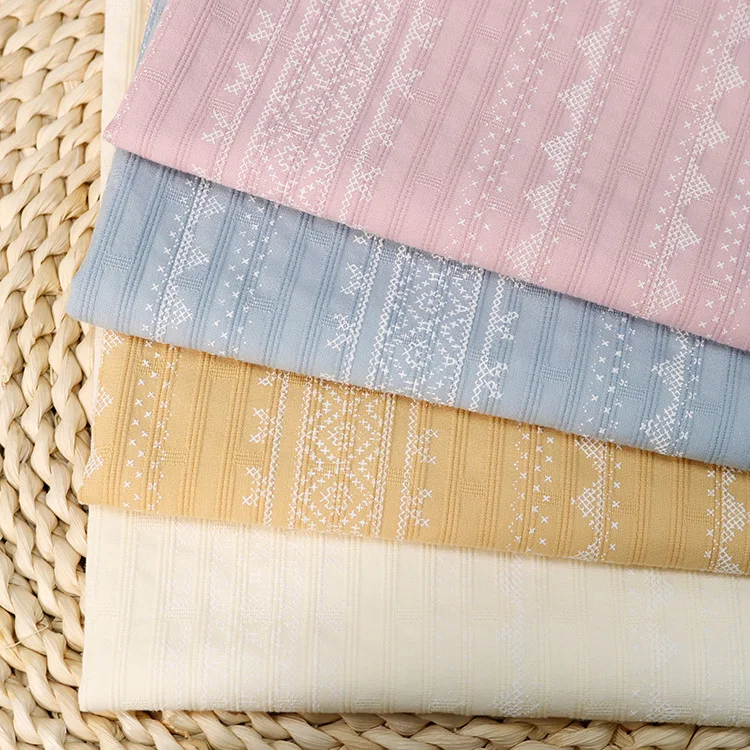 立体的なストライプ柄のジャカード織り生地を使用した女性用100％綿の衣類