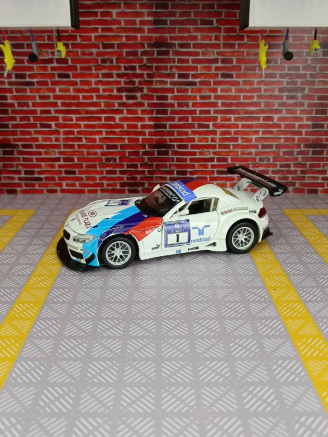 BMW-Z4 gT3 modelo de carro esportivo brinquedo para crianças, 1:32, liga, puxar para trás, simulação, brinquedo, coleção, veículo off-road, presente