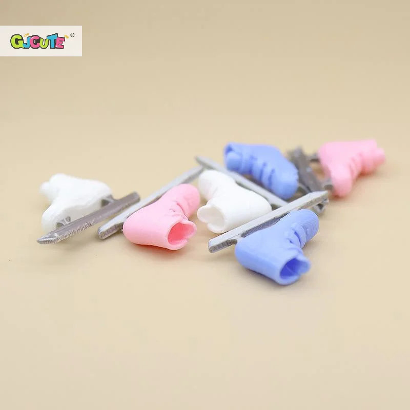 1Pair Dollhouse Mini Simulation Skating Shoes Miniature Skiing Scene Sports Equipment Ice Knife Shoes Props Accessories Model