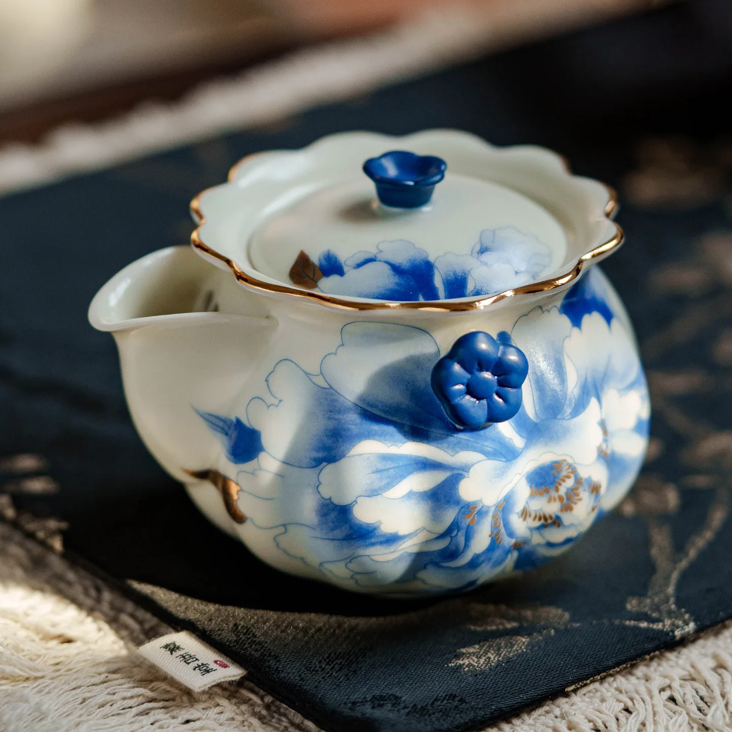 

Soda Glazed Peony Teapot Hand-held Teapot Cover Bowl Single High-end Gold-painted Oven Mitt Tea Bowl Tea Infuser Tea Kettle