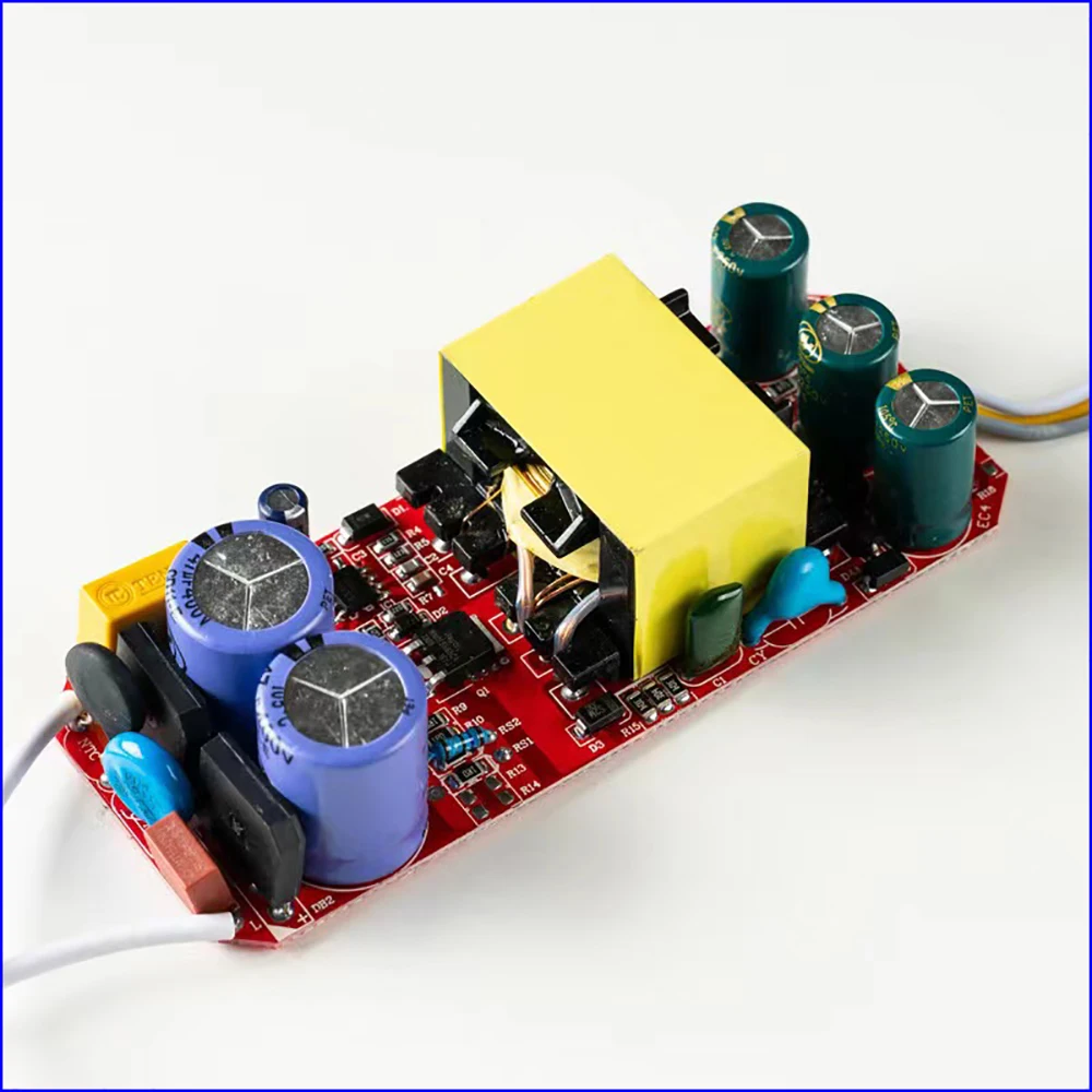 Pilote LED d'isolation à entrée AC 85-265 V avec transformateur LED 3 couleurs (25-36 W) (60-80 W) fonctionne avec une bande LED à courant constant.