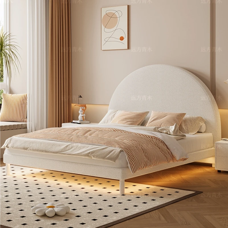 Cream white half-moon bed, lamb's wool, minimalist master bedroom, fabric bed, light luxury Nordic double bed, princess bed