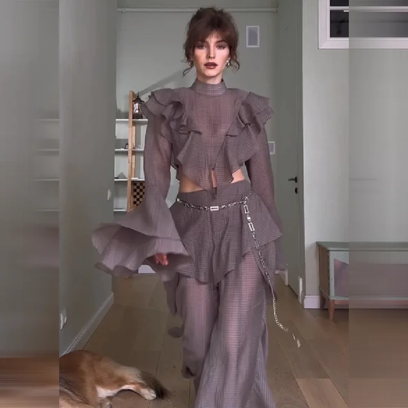 Damen Freizeit 2-Teiliges Set Hochgeschlossener Kragen Große Rüschen Glockenärmel Ausgeschnittenes Crop-Top Asymmetrische Rüschen-Schlaghose Urlaubsoutfits