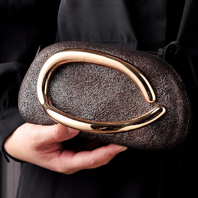2026 new retro metal handle dinner bag gradual change color PU clutch bag European and American advanced sense