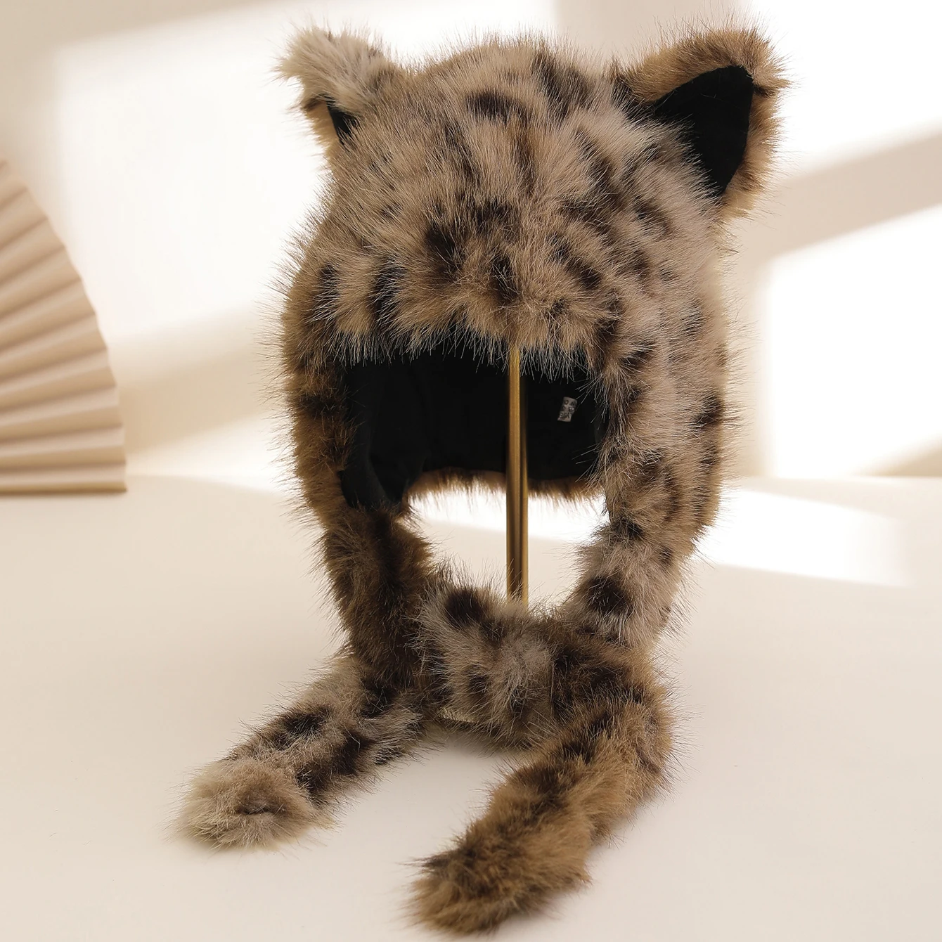 새로운 가을 겨울 플러시 귀여운 표범 무늬 긴 귀 따뜻한 귀마개 모자, 긴 땋은 머리 야외 레이펑 모자