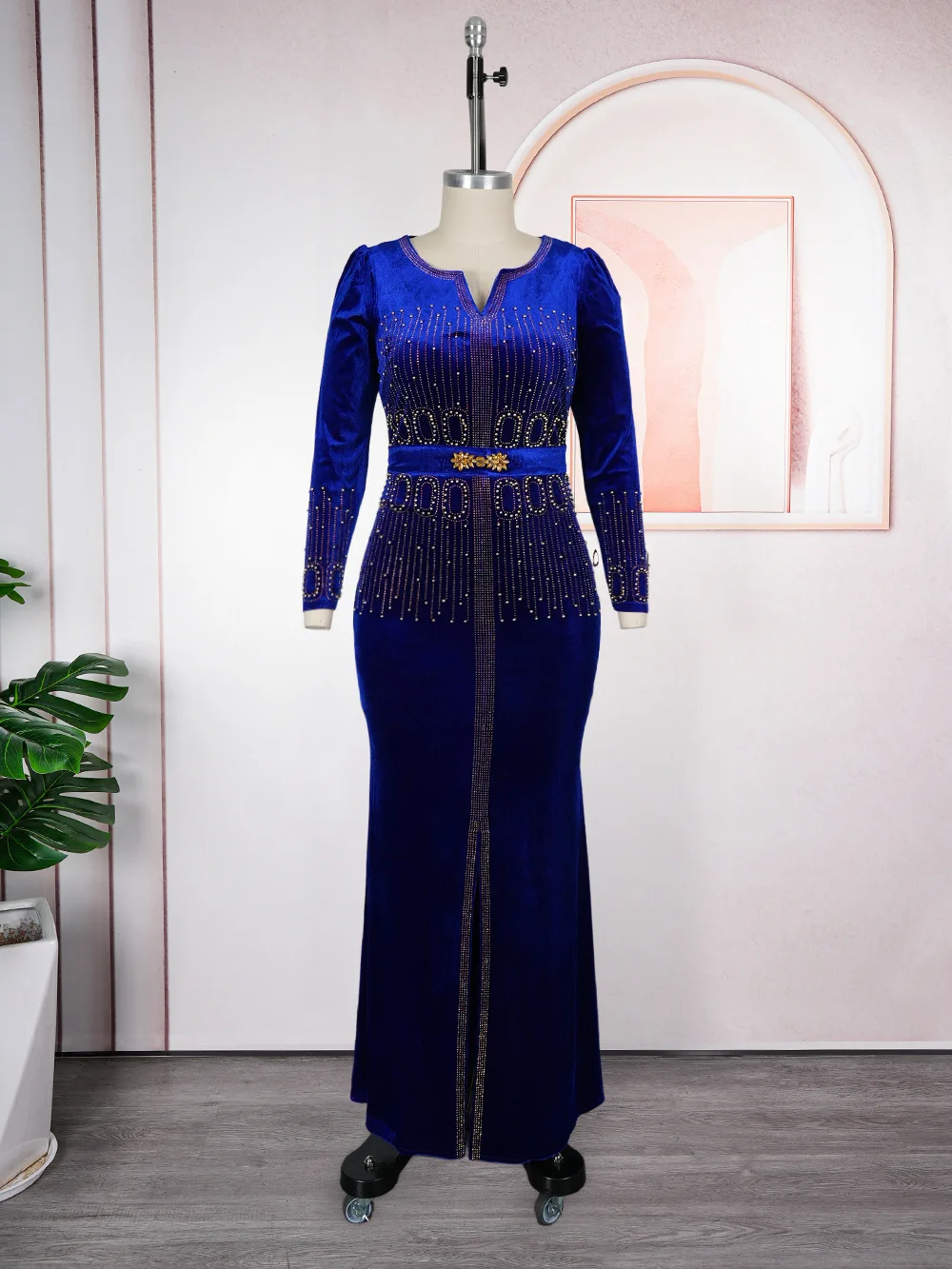 robes-africaines-femme-–-robe-fendue-sur-le-devant-avec-diamants-–-vetements-africains-–-kaftan-en-velours-–-abaya-de-dubai-–-robe-de-soiree-mariage-–-ankara-dashiki