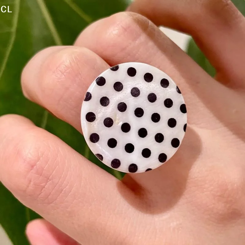 Vintage Niche Black And White Polka Dot Open Rings For Women Design Sense Round Acrylic Chic Finger Ring Aesthetic Jewelry