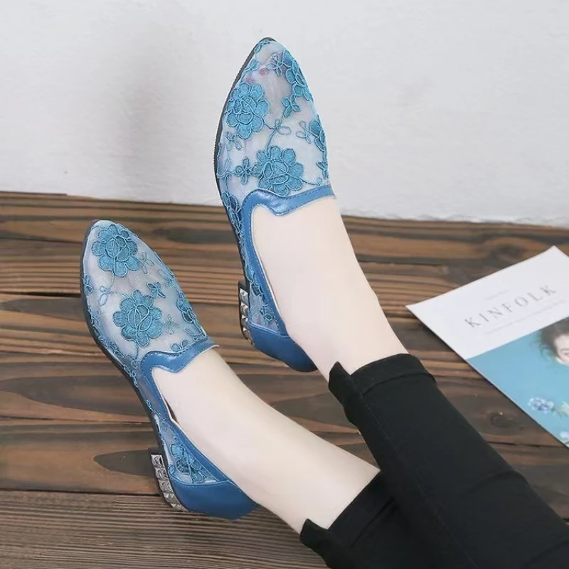 

Новые женские туфли на низком каблуке с вышивкой в этническом стиле, мягкая подошва, нескользящая повседневная обувь без шнуровки с острым носком, сандалии
