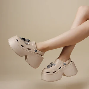 Sapatos de jardim sola grossa para mulheres, deslizamento em tamancos, sandálias plataforma cunha, corrente da moda feminina, tamancos DIY, verão, 2024 8 principais vendas sandalia salto alto cunha - №3