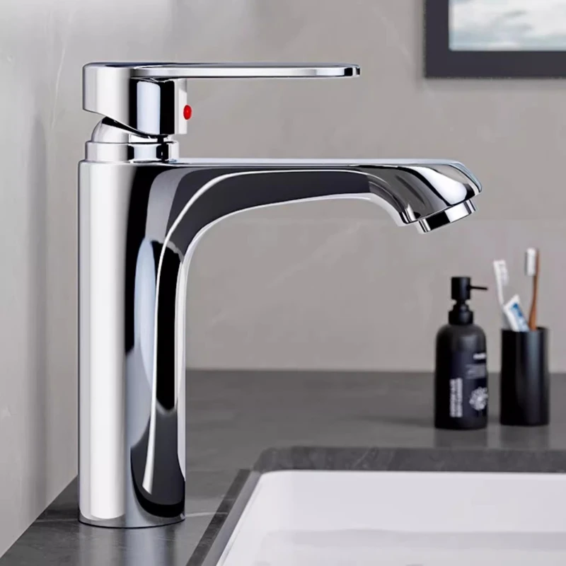 Hot and cold faucets in the bathroom sink