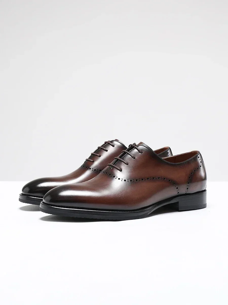 2025 الربيع والخريف أحذية رجالية رسمية جلد طبيعي سميكة وحيد الدانتيل يصل الأعمال حذاء كاجوال أحذية الزفاف العريس