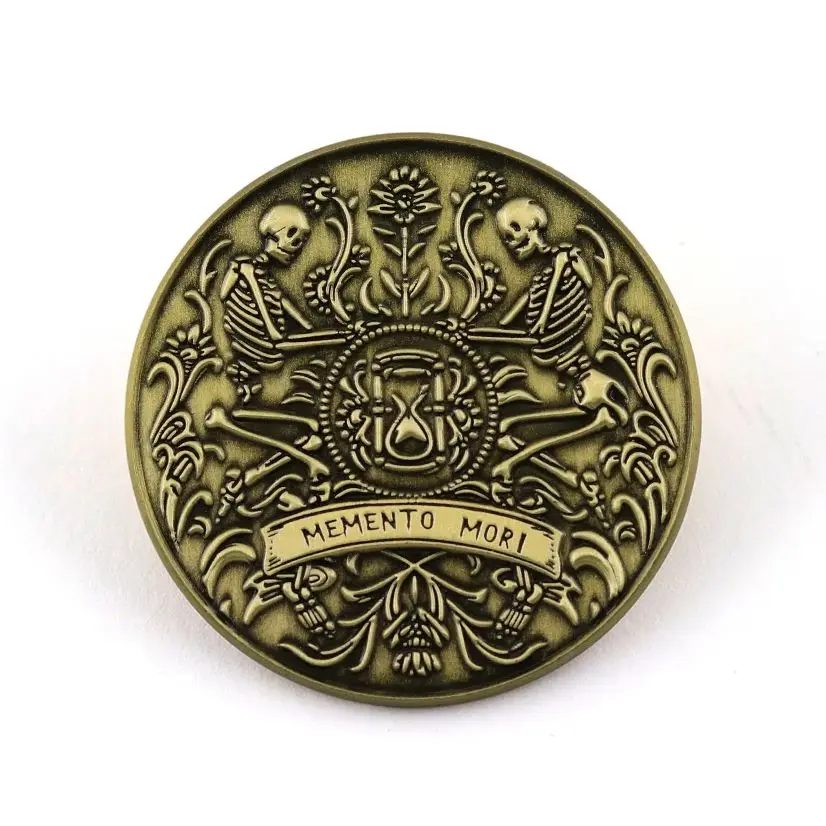 Broche Esmaltado Memento Mori: Esqueleto Gótico com Ampulheta - Joia de Estética Punk e Academia Sombria, Presente para Amantes da Estética da Vida Curta