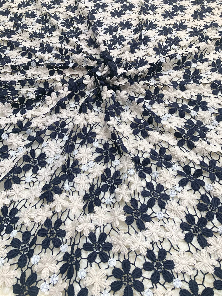 Neuer Stil Nigerianischer Spitzenstoff 2026 Hochwertige Wasserlösliche Bestickte Modische Weiche Spitze 5 Yards – Detail 6