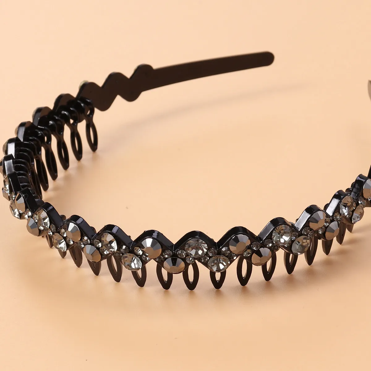 Girls Wave Toothed Hair Hoop Large Crystal Teeth Comb Hairband Stylish Sparkling Rhinestone Hair Hoop for Party Daily Wear Grey