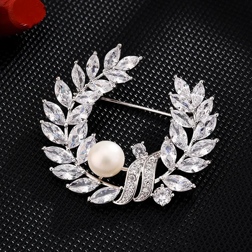 Brooch for Women Fashon Leaf Brooches Personality Inlaid Pearl Zircon Ladies Coat Pins Wedding Bridesmaid Jewelry Christmas Gift