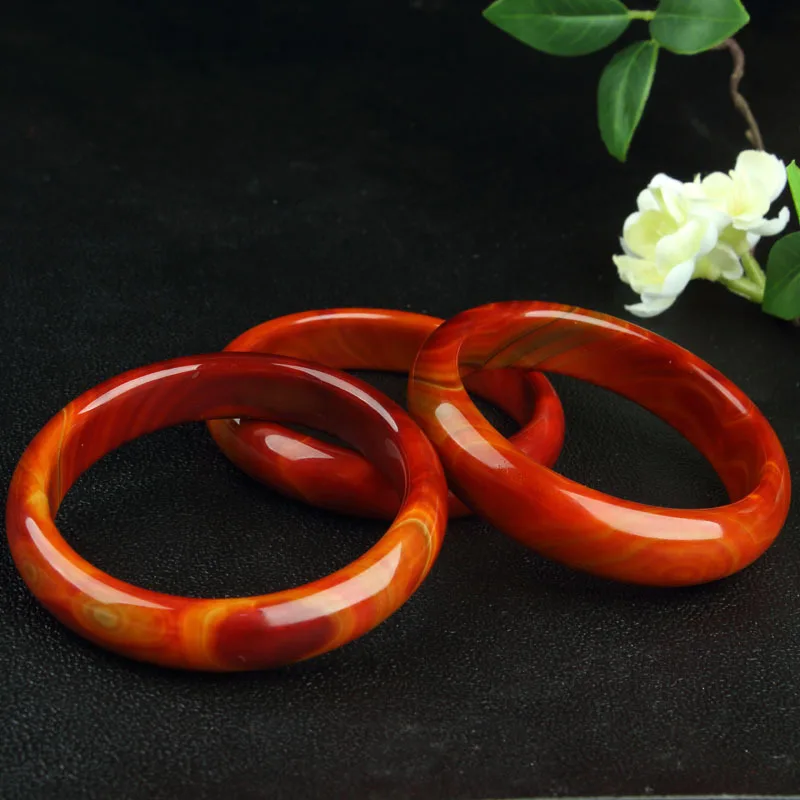Zhan Guo , medium-width and thickened agate with ethnic characteristics, red jade bracelet as a gift