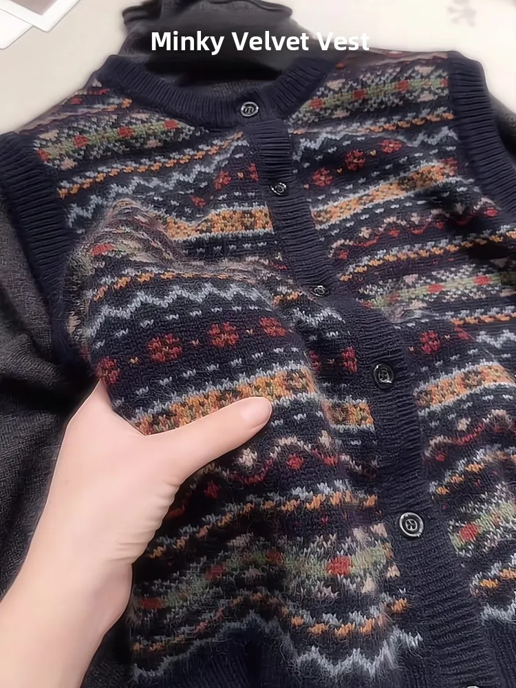 

Winter 2025 Women's Casual Knitted Vest Versatile Fashion Upper Body Thickened Knitting Cardigan Sleeveless Mid-Length Coat