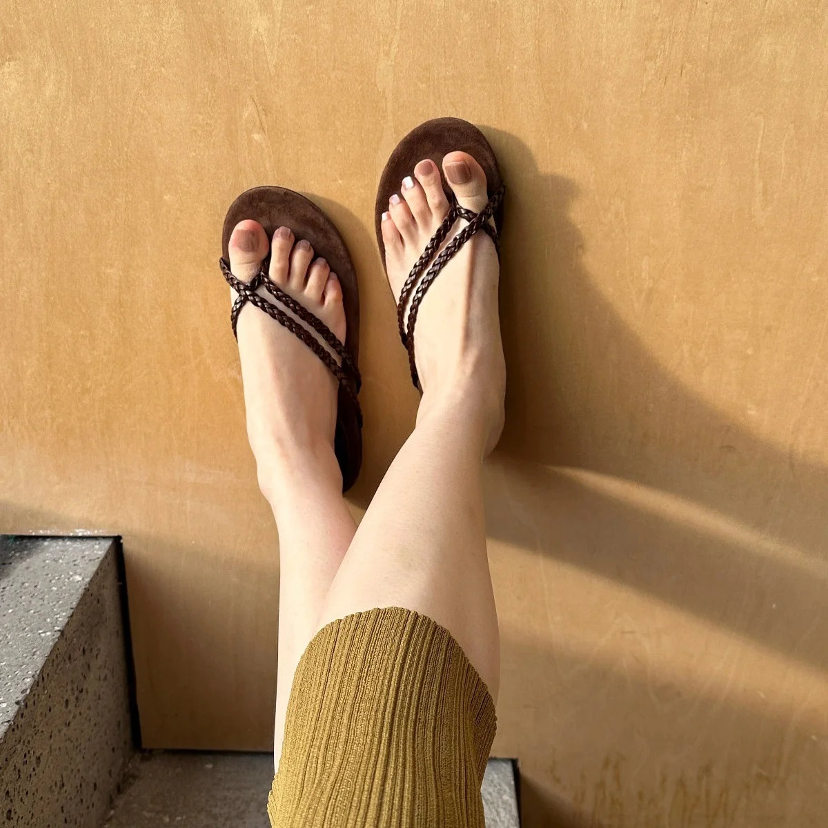 Minimally Designed Toe Slippers Leisure Beach Vacation Sandals Wear Breathable Flat Shoes Outside Design Inspired Summer S