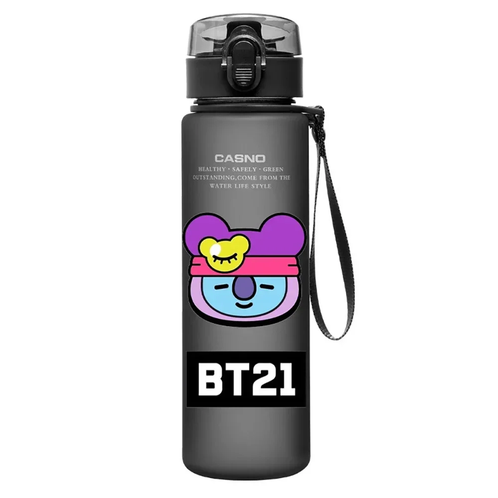 كارتون BT21 كوب أسود 560 مللي RJ تشيمي كوكي أزرق مائي بلوري بلاستيك محمول رياضي سعة كبيرة كوب ماء أنيمي هدية للأطفال