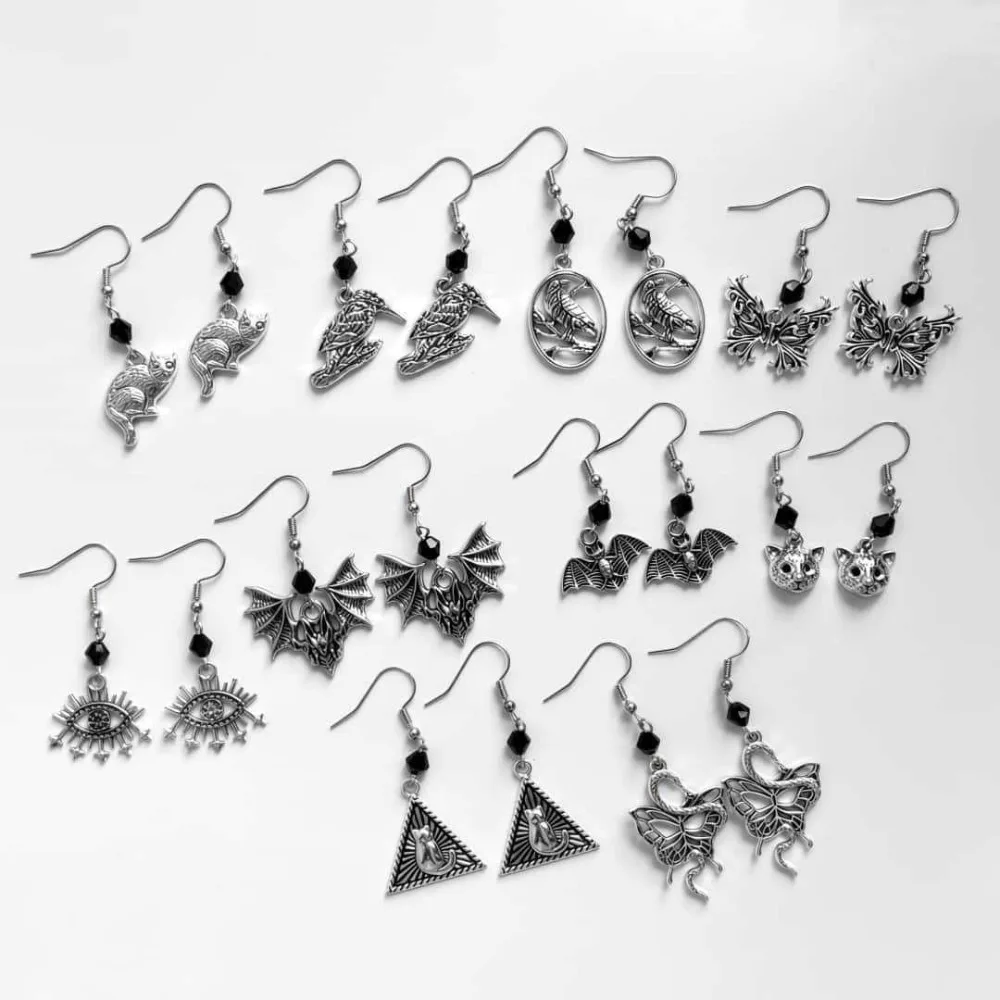 Gothic Retro Sliver Color The Eye of Horus Skull Bat Crow Butterfly Cat Dangle Earrings for Women Hallowmas Party Jewelry Gifts